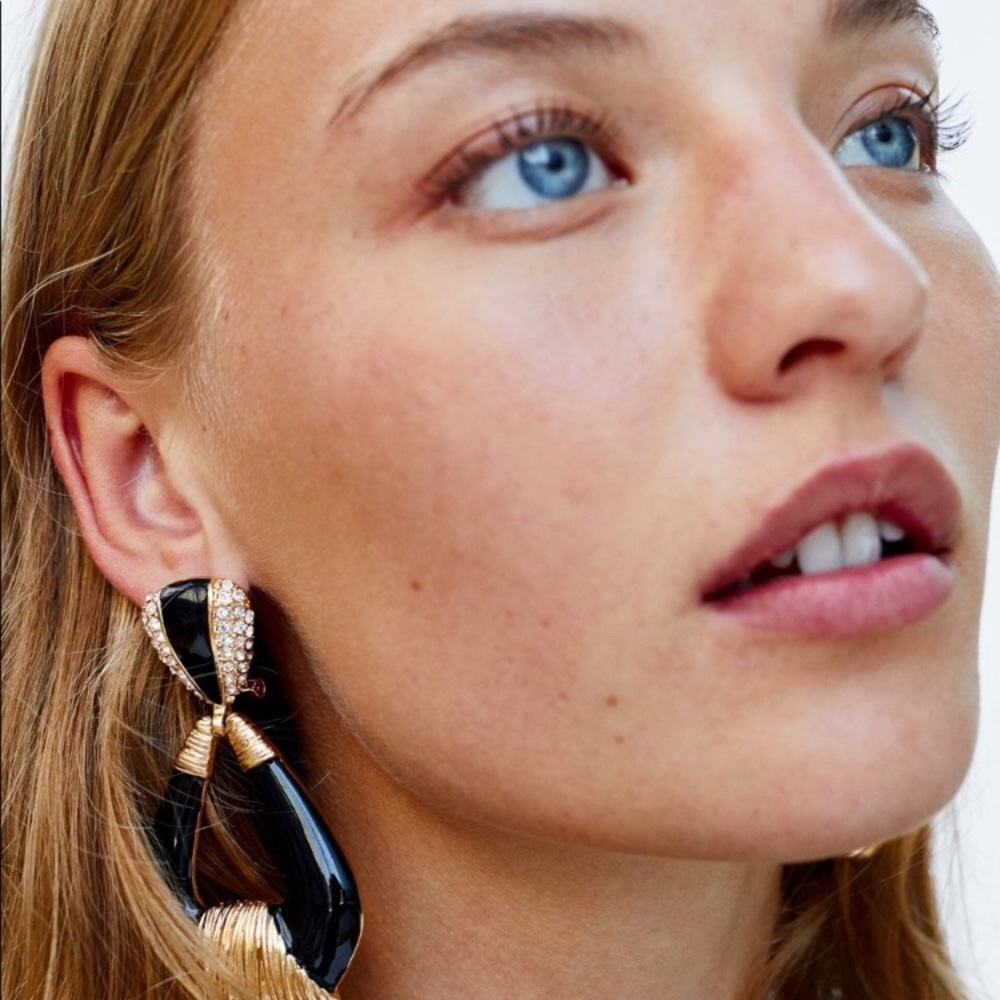 FREE when bundled! Black and Gold Pendant Hoops!